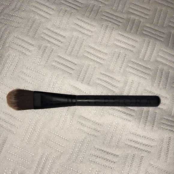 Sephora Must Have Foundation Brush - Picture 2 of 4